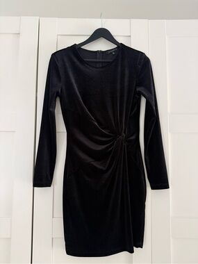 Dynamite Black Long-Sleeve Knot-Detail Dress